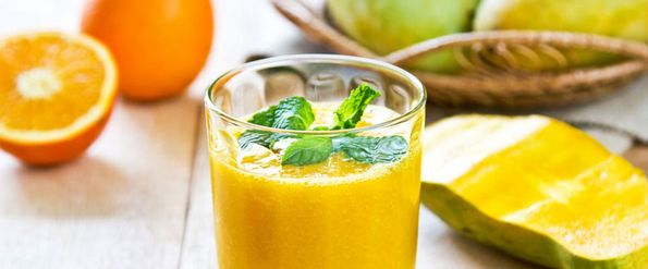 Mango, Orange und Ananas mit Löwenzahntee