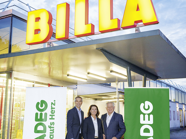 v.l.n.r.: Jürgen Öllinger (REWE Großhandel Geschäftsführer), Elisabeth Fantic-Jantschgi (REWE Großhandel Vertriebsdirektorin), Hannes Gruber (BILLA Vertriebsdirektor)