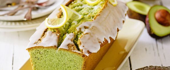 Avocado-Pistazienkuchen mit Zitronenguss