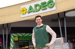 Bild 03 und 04: Am 10. April 2025 eröffnete Thomas Alexejew seinen dritten ADEG Markt in Ebensee am Traunsee.