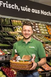 Bild 01 und 02: Lokale Produkte stehen bei ADEG Pacher besonders im Fokus.