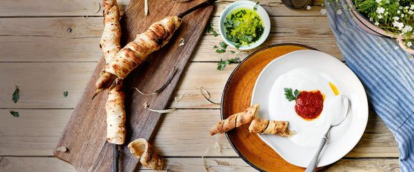 Stockbrot mit zweierlei Dips