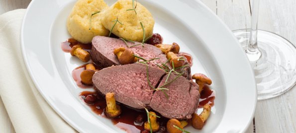Rehbraten mit Preiselbeer-Orangen-Sauce