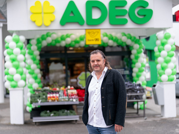 ADEG Kaufmann Franz Kogler Junior hat seinen Markt in Stubenberg (Bezirk Hartberg- Fürstenfeld) am 17. November nach Umbau wiedereröffnet.