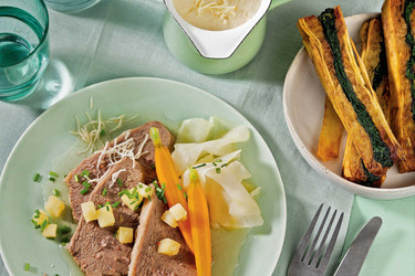 Tafelspitz mit Erdäpfel-Spinat- Schnitte & Kohlrabisalat