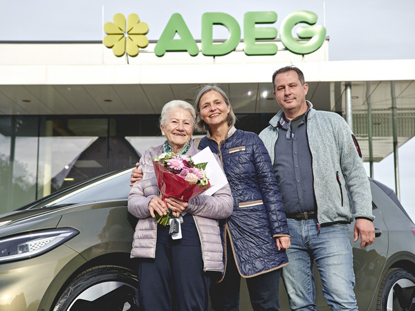 Gewinnerin Adelheid Hochfilzer und ihre Kinder Eva Jeitler und Josef Hochfilzer.