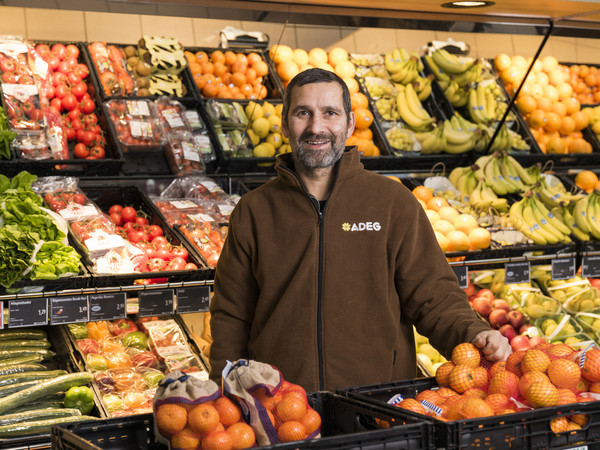 Adeg Kaufmann Wolf in seinem Markt