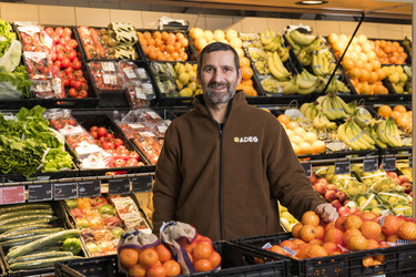 Adeg Kaufmann Wolf in seinem Markt
