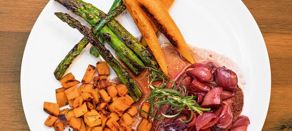 Rindersteak mit Frühlingsgemüse