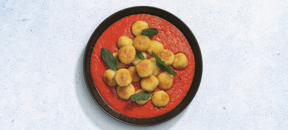 Gnudi mit Tomatensauce & Salbei
