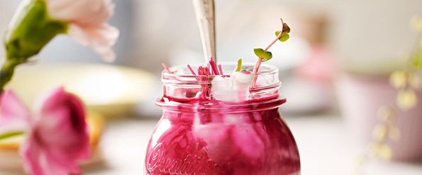 Rote-Rüben-Apfel-Ingwer-Drink mit Joghurt