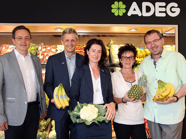 v.l.n.r.: ADEG Neukunden-Expansion & Gründerservice Sebastian Guggenberger, ADEG Gebietsleiter Süd Hannes Draschl, ADEG Vertriebsleiterin Elisabeth Fantic-Jantschgi, Frau Cornelia Scheiber und ADEG Kaufmann Helmut Scheiber