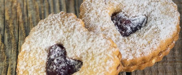 Haselnusskekse mit Marmeladenfüllung