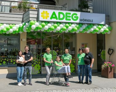 Bild 01: Das Team von ADEG Wörndle sichert die lokale Nahversorgung in Sulzberg im Bezirk Bregenz. 