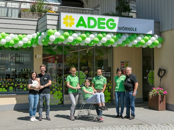 Bild 01: Das Team von ADEG Wörndle sichert die lokale Nahversorgung in Sulzberg im Bezirk Bregenz. 