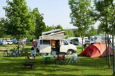 In Österreich Urlaub mal anders zum Beispiel Urlaub mit dem Camper. 