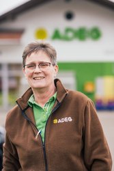 Bild 03: In ihrem Markt in Ernsthofen zeigt die selbstständige ADEG Kauffrau Gisela Haumann eindrucksvoll, wie Lebensmittelrettung in den Alltag integriert werden kann.