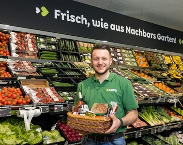Bild 01 und 02: Lokale Produkte stehen bei ADEG Pacher besonders im Fokus.