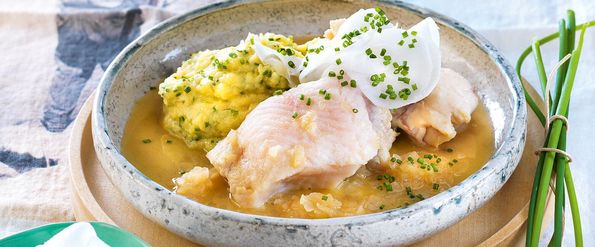 Welsfilet im Craft-Biersud mit Schnittlauchpolenta und süßsaurem Radi