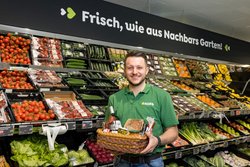 Bild 01 und 02: Lokale Produkte stehen bei ADEG Pacher besonders im Fokus. 