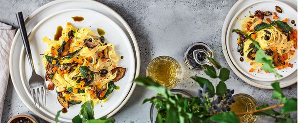 Herbstliche Steinpilzpasta mit Salbei und Kürbis